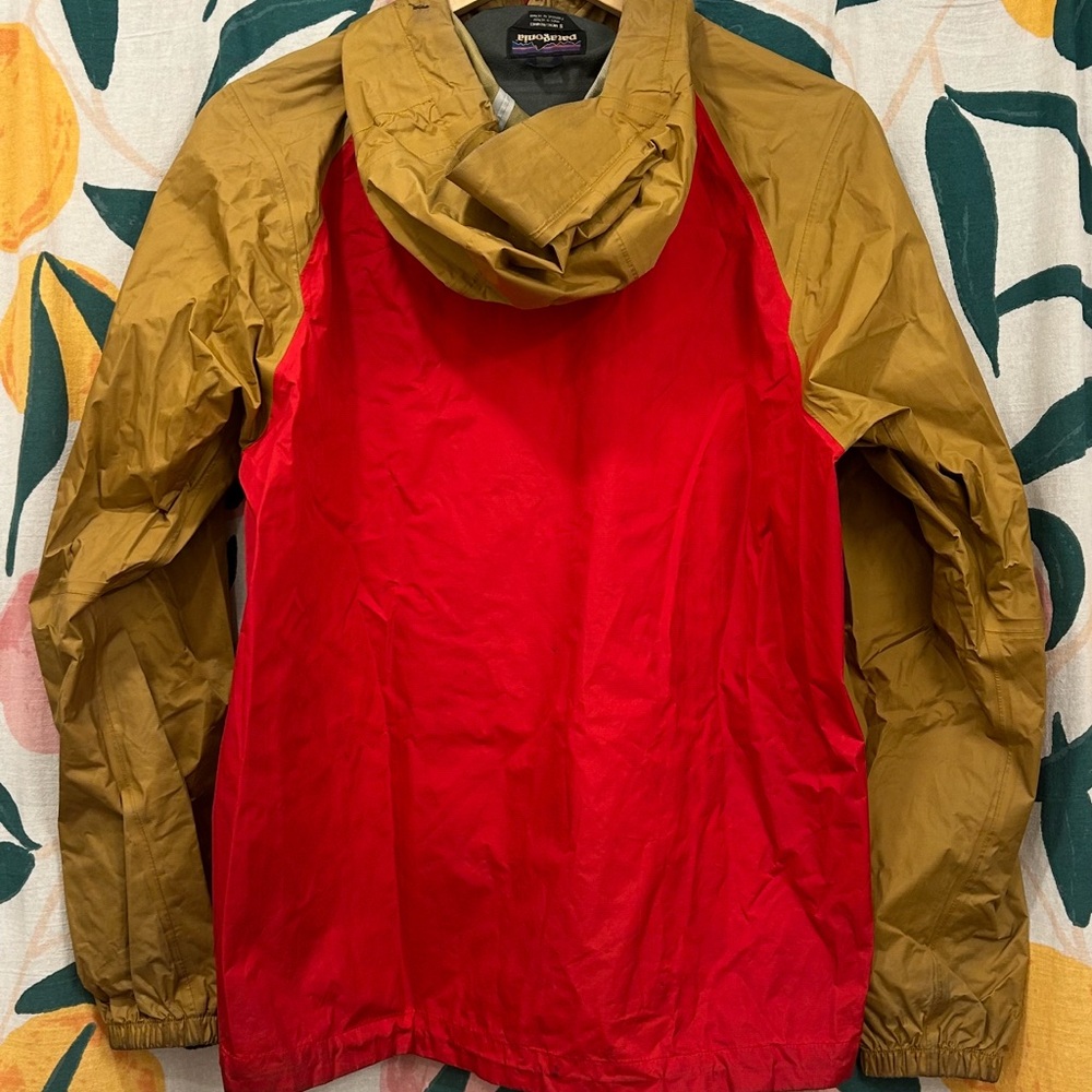 Patagonia Red and Tan Pullover - Picture 2 of 2